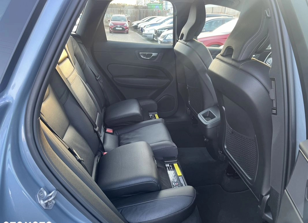 Volvo XC 60 cena 119900 przebieg: 148000, rok produkcji 2019 z Warszawa małe 211